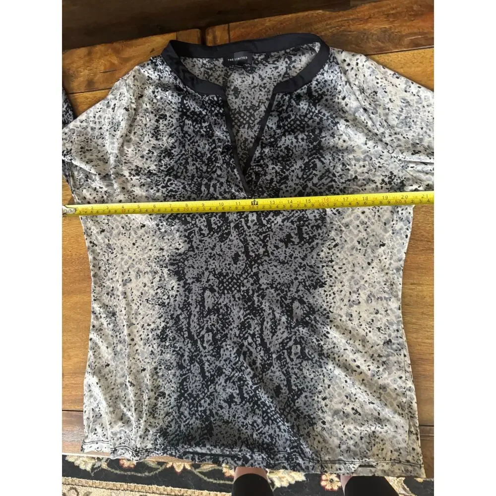 The Limited Abstract Print Long Sleeve Blouse Women’s Large Gray Black - Picture 6 of 13
